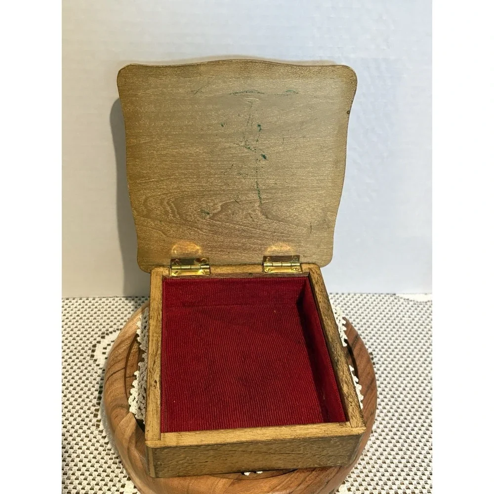 Vintage Decorative Wooden Portrait Keepsake Box, Gold Red, Hinged Lid, Trinket.